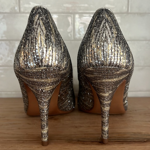 NWT Kelly and Katie Gold/Silver Sequin Size 10 Heels - Picture 3 of 6